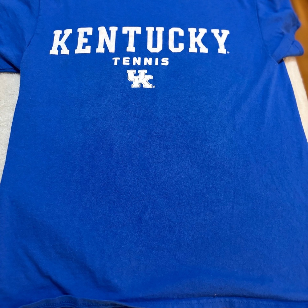 Kentucky Tennis T-Shirt
Size small women’s but fits more like a XL youth